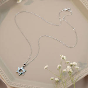 สร้อยคอเงินแท้ 925 ลายกางเขนคริสเตียน ประดับเพชรซิร์คอน สไตล์คลาสสิก สำหรับงานปาร์ตี้ ขายส่ง MOQ ต่ำ - Product Image 3