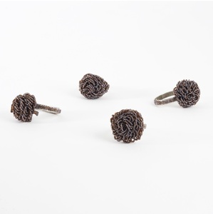 Ronds de serviette perlés classiques de luxe avec design floral Décor de table à manger en verre écologique pour la maison Hôtels et vacances Prix bas - Product Image 3