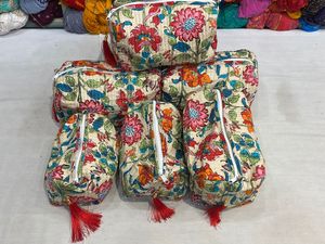 Bolsa DE ASEO con estampado de bloque de mano indio con cierre de cremallera Estilo de moda acolchado para maquillaje o cosméticos - Product Image 2