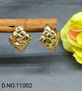 Boucles d'oreilles clous et pendentifs dorés antiques SKU 11002 - Product Image 3