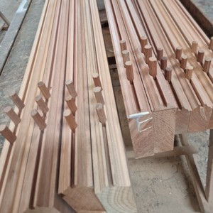 Profilés et rails de porte en bois dur ignifugés (FSC 100%) - Product Image 1