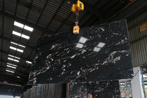 Granite noir titane, contraste audacieux et ondulations argentées fluides - Product Image 3