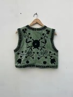 Gilet sans manches pour femme Gilet brodé à la main Gilet en velours Suzani avec vestes courtes au look vintage
