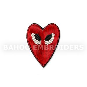 Insignia bordada de seda personalizable diseño de corazón tela fieltro tipo cosido bolsas ropa con esmalte Technics bandera personalizada - Product Image 1