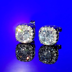 Pendientes de Diamantes Moissanite VVS para Mujer, Corte Cojín Cultivado en Laboratorio, Certificado IGI, Diseño Clásico Personalizable, Oro de 14k - Product Image 1