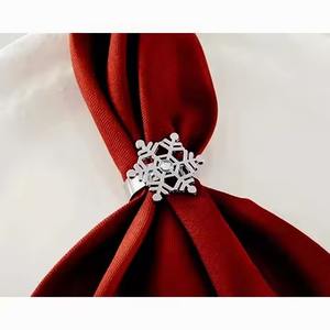 Anneaux de serviette en alliage plaqué or avec perle blanche, boucles de serviette pour accessoires de table de fête de mariage - Product Image 2