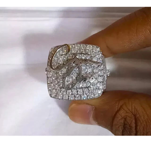 Anillo de moissanita auténtica de corte 3Ct exquisito chapado en oro blanco de 14 quilates, anillo de hombre de calidad Premium con letras personalizables - Product Image 3