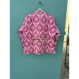 Veste polaire matelassée indienne à la main pour femmes Manteau d'hiver court en coton réversible pour filles Techniques imprimées pour la saison d'automne - Product Image 2