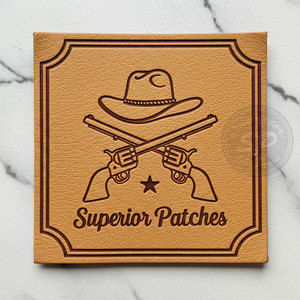 热卖最需要的定制标志压花皮革补丁，带钩和带环，用于帽子服装 - Product Image 1