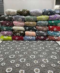Tissu de filet brodé de paillettes de qualité supérieure avec des motifs floraux pour les robes de soirée Sarees et robes disponibles en plusieurs couleurs - Product Image 3