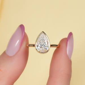 Anillo de compromiso de moissanita con corte de pera de 7x10mm | Conjunto de bisel, anillo solitario de lágrima de oro o plata | Joyería fina de boda OEM - Product Image 1