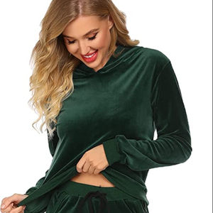 Venta al por mayor de chándal de terciopelo personalizado de terciopelo flaco para los hombres Plain Slim Fit Hombre Sweatsuit Eco-Friendly Maternidad Características para el invierno - Product Image 1