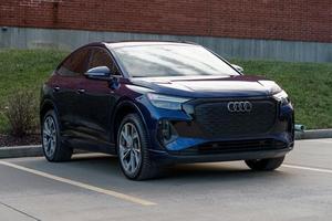 2023 Audi Q4 SUV Aspire ไฟฟ้า FWD ไฟเกียร์รถยนต์หนังสีเข้ม R16ภายในรถเบนซิน/แก๊สเชื้อเพลิง - Product Image 2