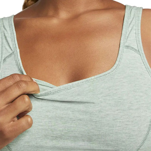 Soutien-gorge de sport sans couture à maintien élevé avec logo frontal respirant personnalisé pour femmes, vêtements de yoga et de gym, vente en gros au Pakistan - Product Image 3