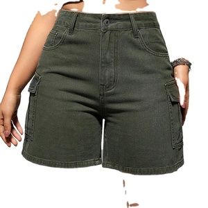 Shorts de mezclilla holgados para hombre, color verde oscuro, estilo cargo, con bolsillos laterales, corte regular, cierre de botones y cremallera. - Product Image 1