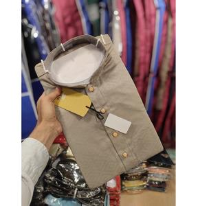 Kurta de algodón suave para hombres hecho de algodón Bt diseñado para la comodidad, elegancia y uso diario - Product Image 4