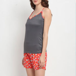 Ensemble haut et short sans manches en tissu doux respirant léger pour femmes, tenue tendance à bas prix, ensemble haut et short sans manches pour femmes - Product Image 2