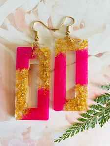 Pendientes de resina roja a la moda estilo Ángel de la mejor calidad para damas Pendientes de resina elegantes a precio mayorista - Product Image 4