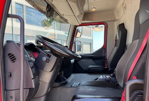 Camion de fret rouge Renault série T, vue avant, charge utile maximale supérieure à 3001 kg, véhicule utilitaire - Product Image 5