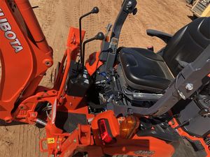 Tracteur agricole compact Kubota 4x4 d'occasion avec chargeur frontal et pelle arrière – Mini-tracteur pour l'agriculture - Product Image 2