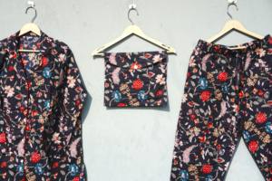 Midnight Garden Sweet Style Conjunto de pijama de algodón de 3 piezas Ropa de dormir floral con decoración de encaje y bolsa - Product Image 4