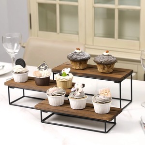 Soportes Triples para Tartas con Base de Metal, Ideales para Fiestas en Casa, Reuniones Familiares, Presentaciones de Panadería y Decoración de Eventos - Product Image 6