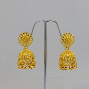 Pendientes de estilo Jhumka chapados en oro de diseño tradicional, pendientes Jumkha de un paso de la mejor calidad para pendientes especiales africanos de Dubái - Product Image 4