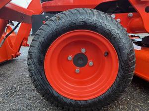 Tractor agrícola Kubota usado con cortadora de césped y cargador frontal en venta con envío rápido a EE. UU./EUROPA - Product Image 3