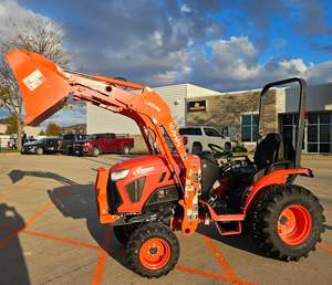 Mini Tractor Cortacésped Kubota con Cargador Frontal y Retroexcavadora, Motor/Engrenaje/Bomba con Conectividad IOT, 2 Años de Garantía, Envío Rápido en EE. UU. - Product Image 1