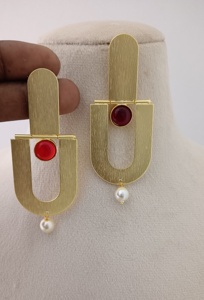 ชุดต่างหูโลหะสีทองปัดโค้งหรูหราดีไซน์โดดเด่นและทันสมัยสามารถปรับแต่งได้สินค้าจำนวนมาก - Product Image 5