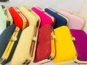 กระเป๋าคลัทช์งานปักลัคโนวีทำมือสวยงาม พร้อมสายสะพายโซ่โลหะสำหรับผู้หญิง - Product Image 2