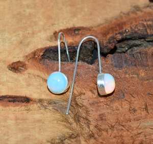 Boucles d'oreilles en fil d'argent sterling 925 avec opale laiteuse, bijoux en pierres précieuses de forme ronde faits à la main, cadeaux élégants pour femmes - Product Image 4