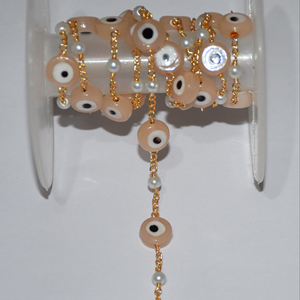 Cadena de cuentas de alta calidad con cristales rosas/diamantes de imitación, perlas de imitación, alambre chapado en oro y latón, hecha a mano, moderna y elegante. - Product Image 1