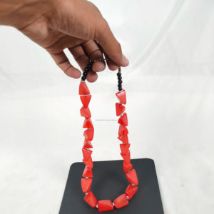 Collar de Resina con Iniciales, Collar de Resina con Dijes, Artesanías de Resina de la India para la Venta al por Mayor - Product Image 1