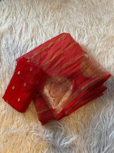 Sari de Seda Tejido a Mano para Mujer con Bordado de Pavo Real en Dorado Zari sobre Ruchi de Viscosa - Product Image 4