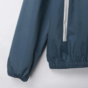 Costume coupe-vent pour homme avec options de broderie personnalisées Ensemble deux pièces confortable pour l'entraînement, les sports en plein air et les voyages - Product Image 4