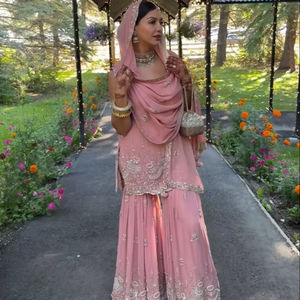 Ensemble Plazzo traditionnel indien d'automne avec dupatta en faux georgette, longueur genou, pour fêtes, célébrations et occasions familiales - Exportateur indien - Product Image 1