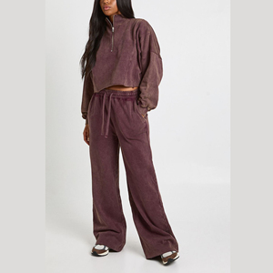 Ensemble 2 pièces pour femme en molleton 100% coton, sweat-shirt court uni délavé à l'acide, pantalon de jogging évasé, logo brodé personnalisé - Product Image 4