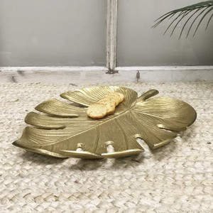 Plateau en aluminium House of Hampton ou Dmitrijs Plateau en aluminium est un plateau décoratif en forme de feuille et en aluminium - Product Image 2