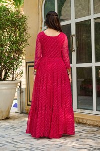 Último Diseño de Salwar Kameez Tradicional con Estampado Leheriya en Georgette Pesado con Trabajo de Espejo para Fiesta - Product Image 5