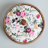 Boîte à Chapati en Bois Faite à la Main de Haute Qualité, Sculptée Décorativement, avec Couvercle Rabattable et Cuillère Incluse – Idéale pour Présenter des Rotis Modernes