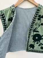 Gilet sans manches pour femme Gilet brodé à la main Gilet en velours Suzani avec vestes courtes au look vintage