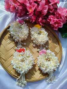 Bracelet artificiel en jasmin Gajra avec perles Latkan, accessoire de poignet pour Nikah, Mayoon, Walima, cadeaux pour demoiselles d'honneur, bijoux floraux - Product Image 5