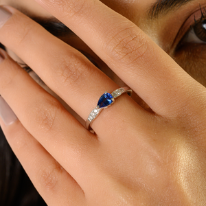 แหวนหมั้นเพชรทรงกลมและไพลินทรงลูกแพร์แท้ กำลังเป็นที่นิยม ทองคำขาวแท้ K14 คุณภาพสูง จากผู้ผลิตเครื่องประดับชั้นนำ - Product Image 4