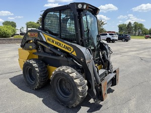 รถตักล้อยางแบบสกิดสเตียร์ รุ่น L320 ปี 2021 พร้อมมอเตอร์แบบตีนตะขาบ เกียร์ กล่องเกียร์ PLC-Core Components และประสิทธิภาพสูง - Product Image 3