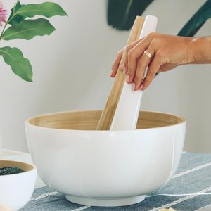 Service de salade en bambou Durable avec poignées laquées 2 pièces - Product Image 6