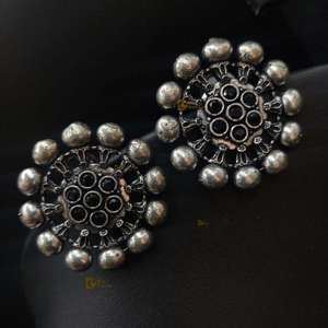 ต่างหูเม็ดเดี่ยวออกซิไดซ์ทรงกลมทำด้วยมือสำหรับผู้หญิงชุดปาร์ตี้แบบลำลองสำหรับเด็กผู้หญิงของขวัญลายดอกไม้ประดับเพชรและไข่มุก - Product Image 5