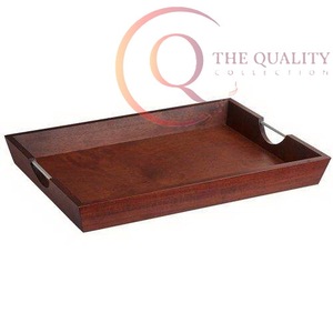 Bandeja de Servir de Madera con Acabado Liso y Asas Cómodas - Product Image 1