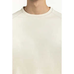 เสื้อยืด Relax Fit ผ้าฝ้าย 100% สีพื้น พิมพ์ลาย ผ้าเจอร์ซีย์ น้ำหนัก 220 กรัม ป้ายยี่ห้อแบบกำหนดเอง MN-TS-SS25-013 - Product Image 2