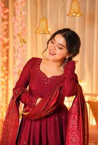 Hermoso vestido de boda y Dupatta con trabajo de bordado - Product Image 5